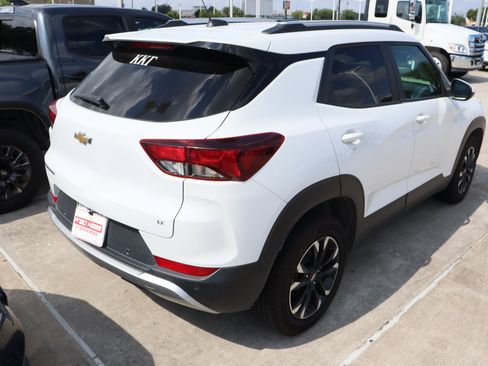 Used 2022 Chevrolet TrailBlazer LT w/ Convenience Package FWD image 11