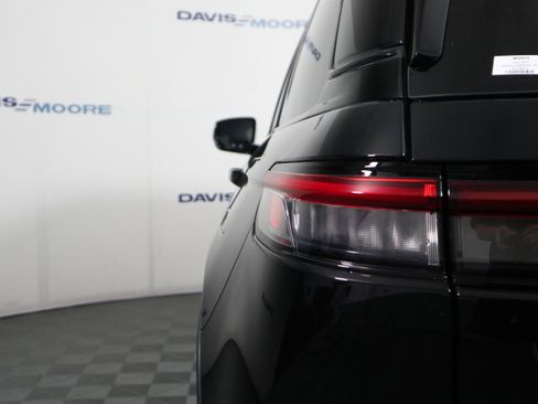 Used 2023 Jeep Grand Cherokee Limited w/ Black Appearance Package AWD/4WD image 10