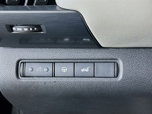 Used 2024 Nissan Pathfinder SL w/ SL Premium Package image 16