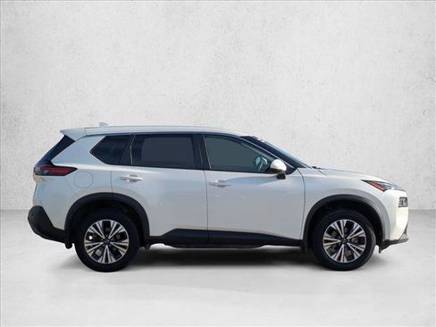 Used 2022 Nissan Rogue SV image 4