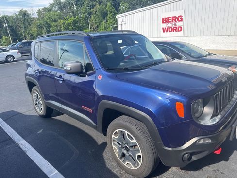 Used 2016 Jeep Renegade Trailhawk AWD/4WD image 3