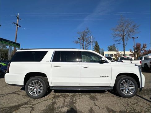 Used 2020 GMC Yukon XL SLE w/ HD Trailering Package image 9