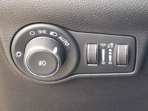 Used 2025 Jeep Compass Trailhawk AWD/4WD image 22