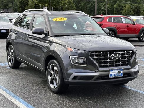 Used 2023 Hyundai Venue SEL w/ Cargo Package FWD image 5
