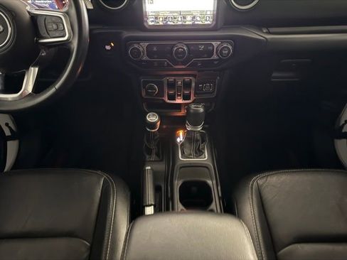 Used 2018 Jeep Wrangler Unlimited Sahara image 22