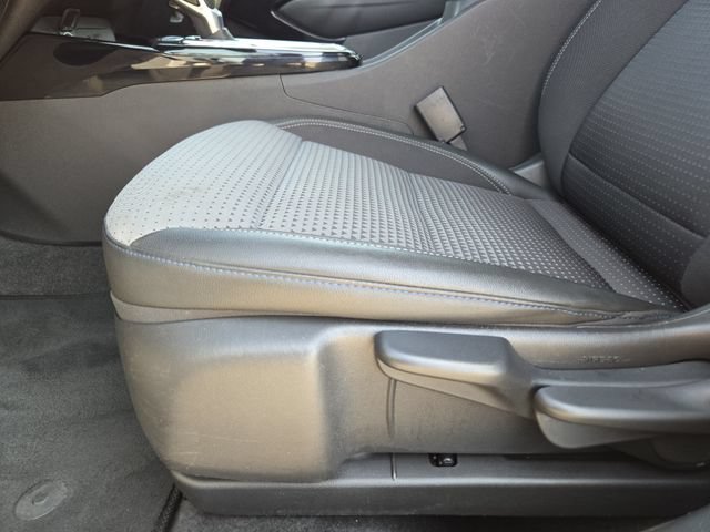 Used 2025 Chevrolet Trax LT FWD image 25