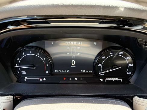 Used 2022 Lincoln Corsair AWD w/ Equipment Group 101A image 23