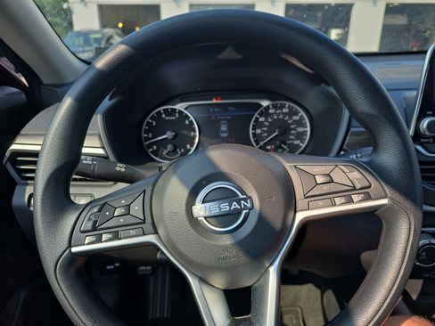 Used 2025 Nissan Altima 2.5 SV FWD image 19
