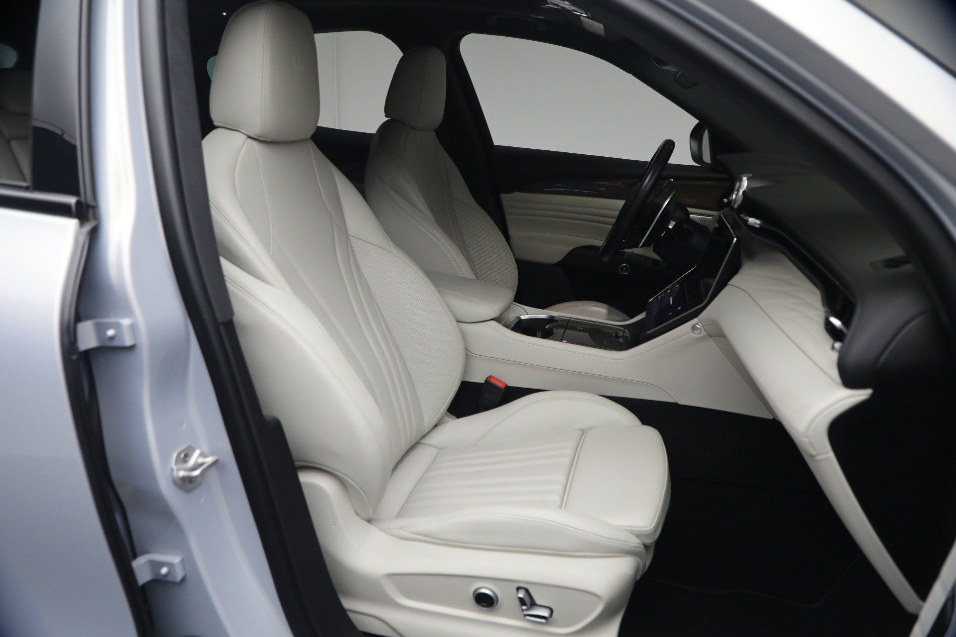 Certified 2023 Maserati Grecale Modena AWD/4WD image 17