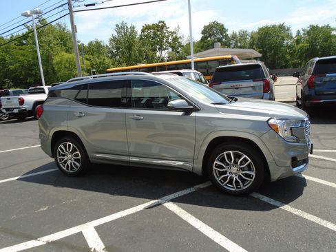 Used 2023 GMC Terrain Denali w/ Denali Premium Package AWD/4WD image 6
