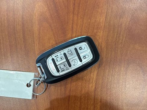 Used 2021 Chrysler Pacifica Touring-L w/ Uconnect Theater Family Group image 31