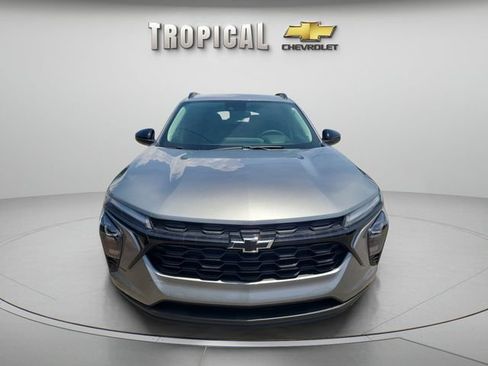 New 2026 Chevrolet Trax LT w/ Midnight Edition FWD image 8