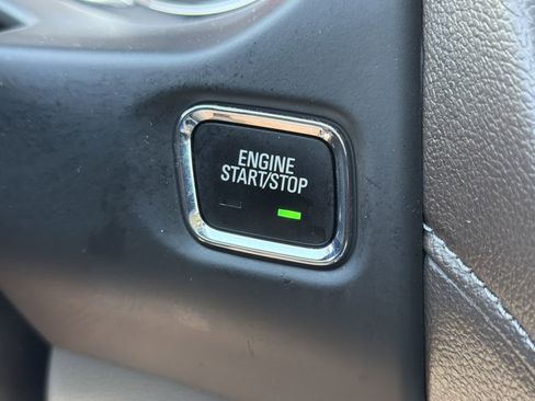 Used 2020 GMC Acadia SLT w/ Driver Alert Package II image 12