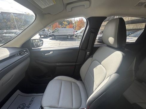 Used 2023 Ford Escape Platinum image 20