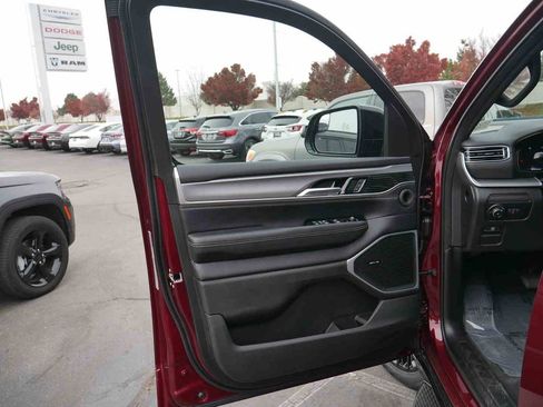 New 2025 Jeep Wagoneer L Series II image 11