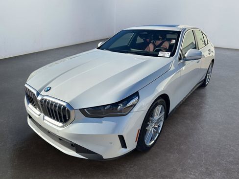 Certified 2025 BMW 540i xDrive w/ Premium Package image 9