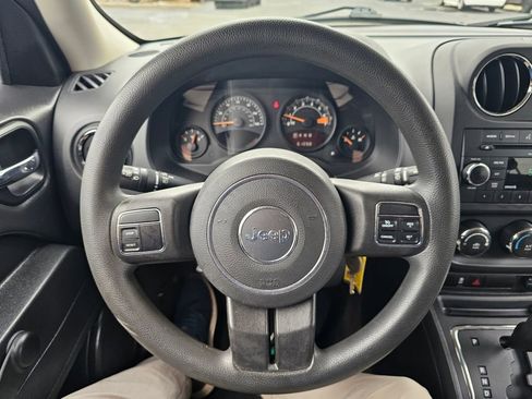 Used 2014 Jeep Patriot Sport image 17