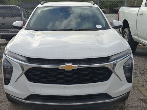 Used 2025 Chevrolet Trax LT image 5