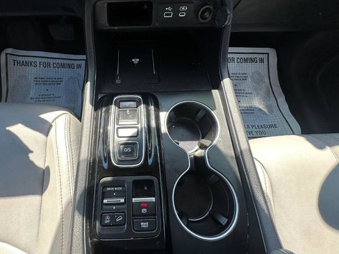 Used 2025 Honda Pilot Touring image 17