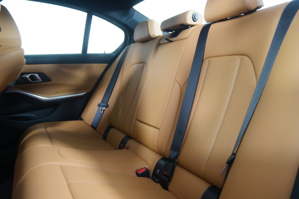 Used 2025 BMW 330i Sedan RWD image 15
