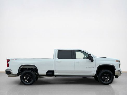 Used 2025 Chevrolet Silverado 2500 LT w/ Convenience Package AWD/4WD image 9