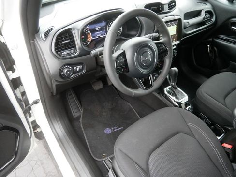 Used 2022 Jeep Renegade Altitude AWD/4WD image 11