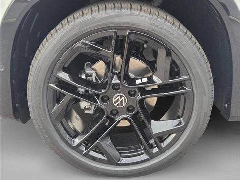 New 2026 Volkswagen Tiguan SE R-Line image 10