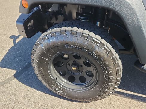 Used 2016 Jeep Wrangler Rubicon AWD/4WD image 16