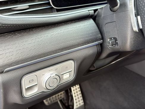 Certified 2025 Mercedes-Benz GLS 450 4MATIC image 31