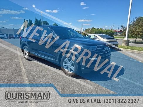 Used 2023 Ford Explorer XLT w/ Equipment Group 202A AWD/4WD image 2