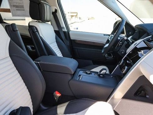 Certified 2025 Land Rover Discovery Dynamic SE AWD/4WD image 12