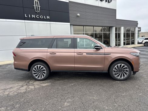 New 2026 Lincoln Navigator L Black Label AWD/4WD image 8