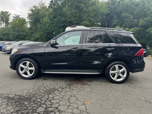 Used 2019 Mercedes-Benz GLE 400 4MATIC w/ Premium 2 Package image 2
