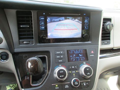 Used 2017 Toyota Sienna XLE w/ XLE Navigation Package FWD image 7