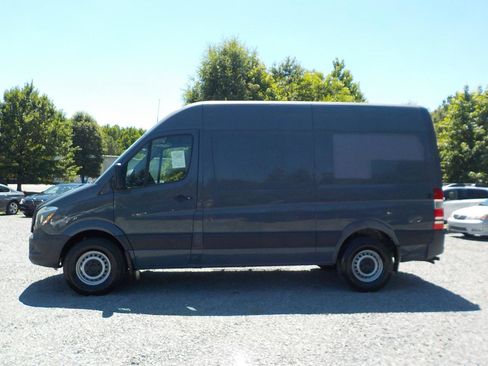 Used 2018 Mercedes-Benz Sprinter 2500 image 2
