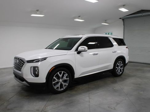 Used 2020 Hyundai Palisade SEL w/ Premium Package FWD image 4