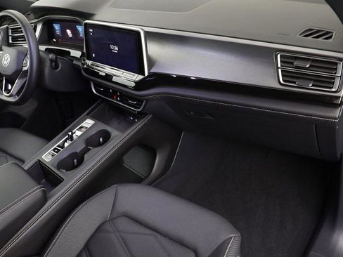 Used 2025 Volkswagen Atlas Cross Sport SE image 18