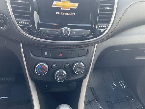 Used 2019 Chevrolet Trax LT w/ LT Convenience Package FWD image 19