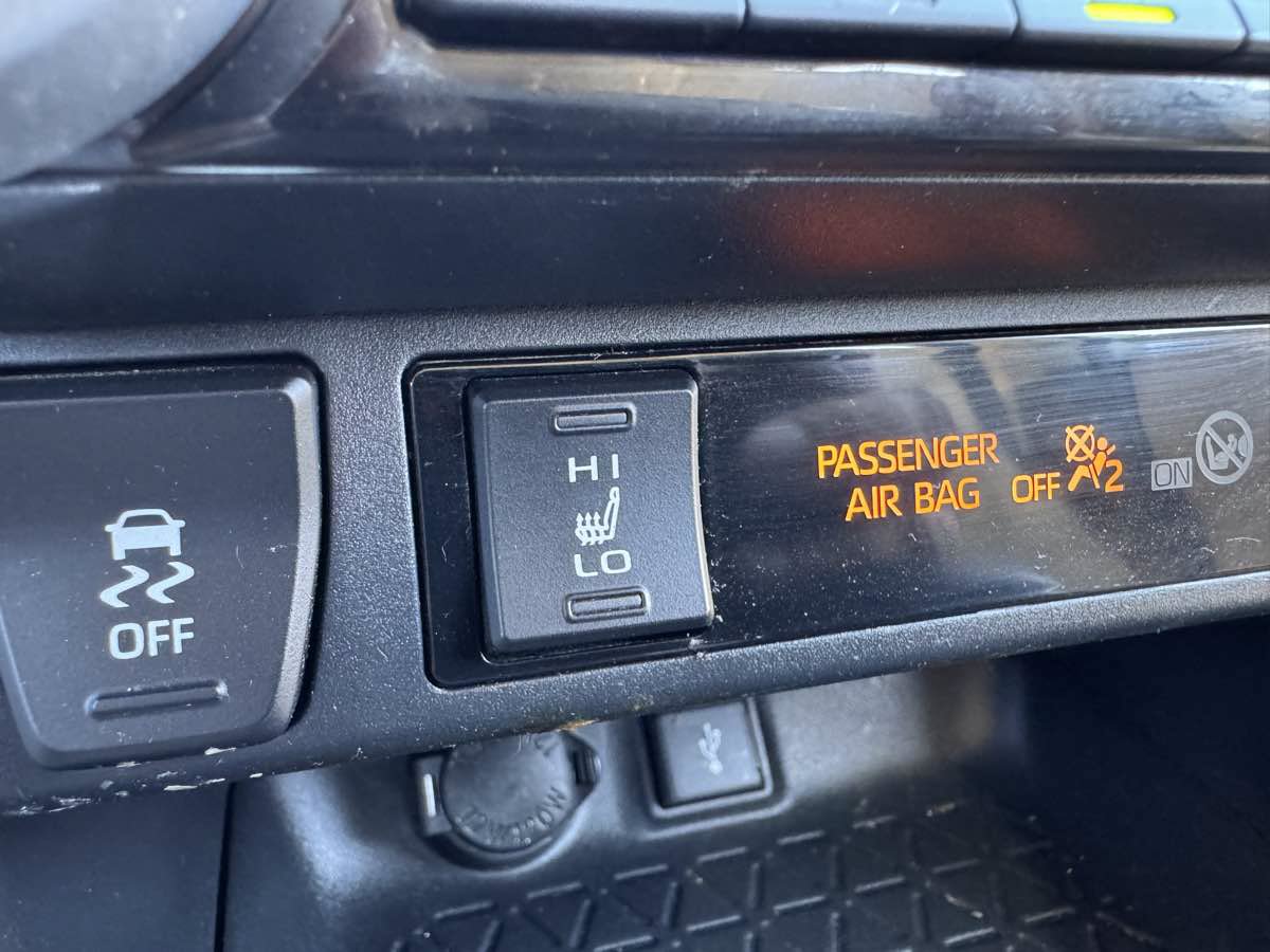 Used 2020 Toyota RAV4 XLE w/ Convenience Package AWD/4WD image 33