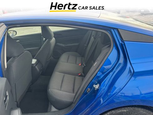 Used 2025 Nissan Altima 2.5 SV image 7