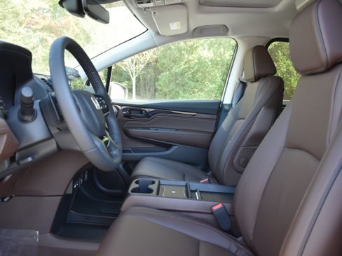 New 2026 Honda Odyssey Touring image 13