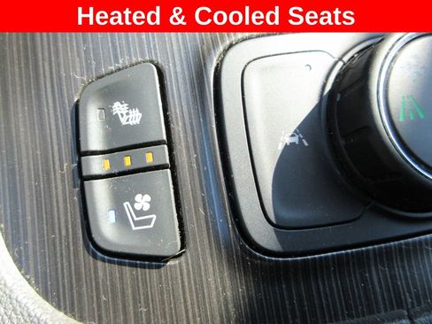 Used 2022 GMC Acadia SLT w/ Elevation Edition FWD image 19