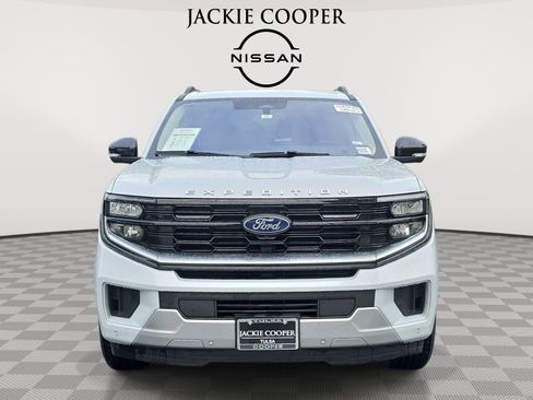 Used 2025 Ford Expedition Platinum AWD/4WD image 2