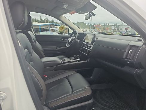 Certified 2023 Nissan Pathfinder SL w/ Lighting Package (N92) image 31