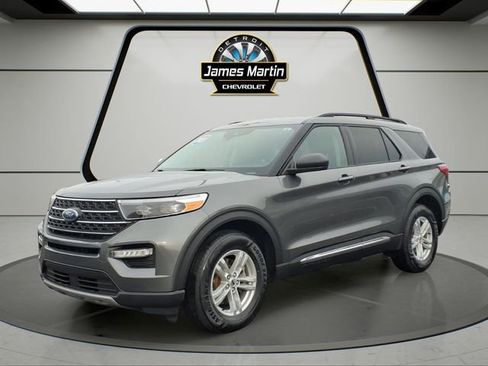 Used 2023 Ford Explorer XLT w/ Equipment Group 202A AWD/4WD image 1