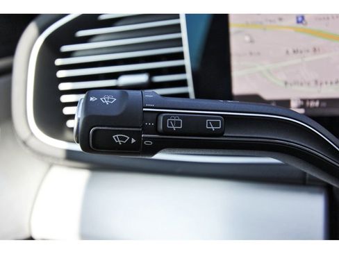 Used 2025 Mercedes-Benz GLS 450 4MATIC image 18