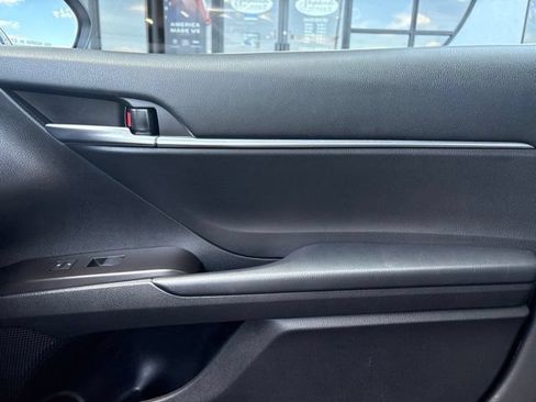 Used 2022 Toyota Camry SE FWD image 23
