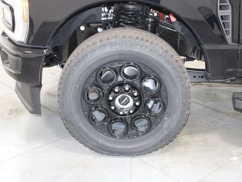 New 2026 Ford F250 Lariat w/ Black Appearance Package image 21