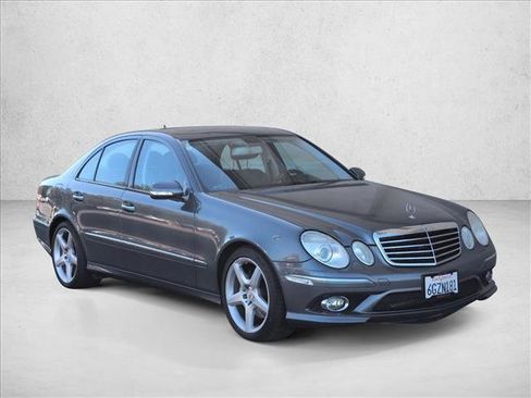 Used 2009 Mercedes-Benz E 350 Sedan image 3