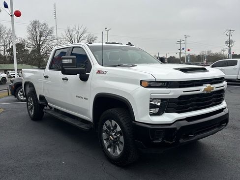Used 2024 Chevrolet Silverado 2500 Custom w/ Custom Value Package image 3